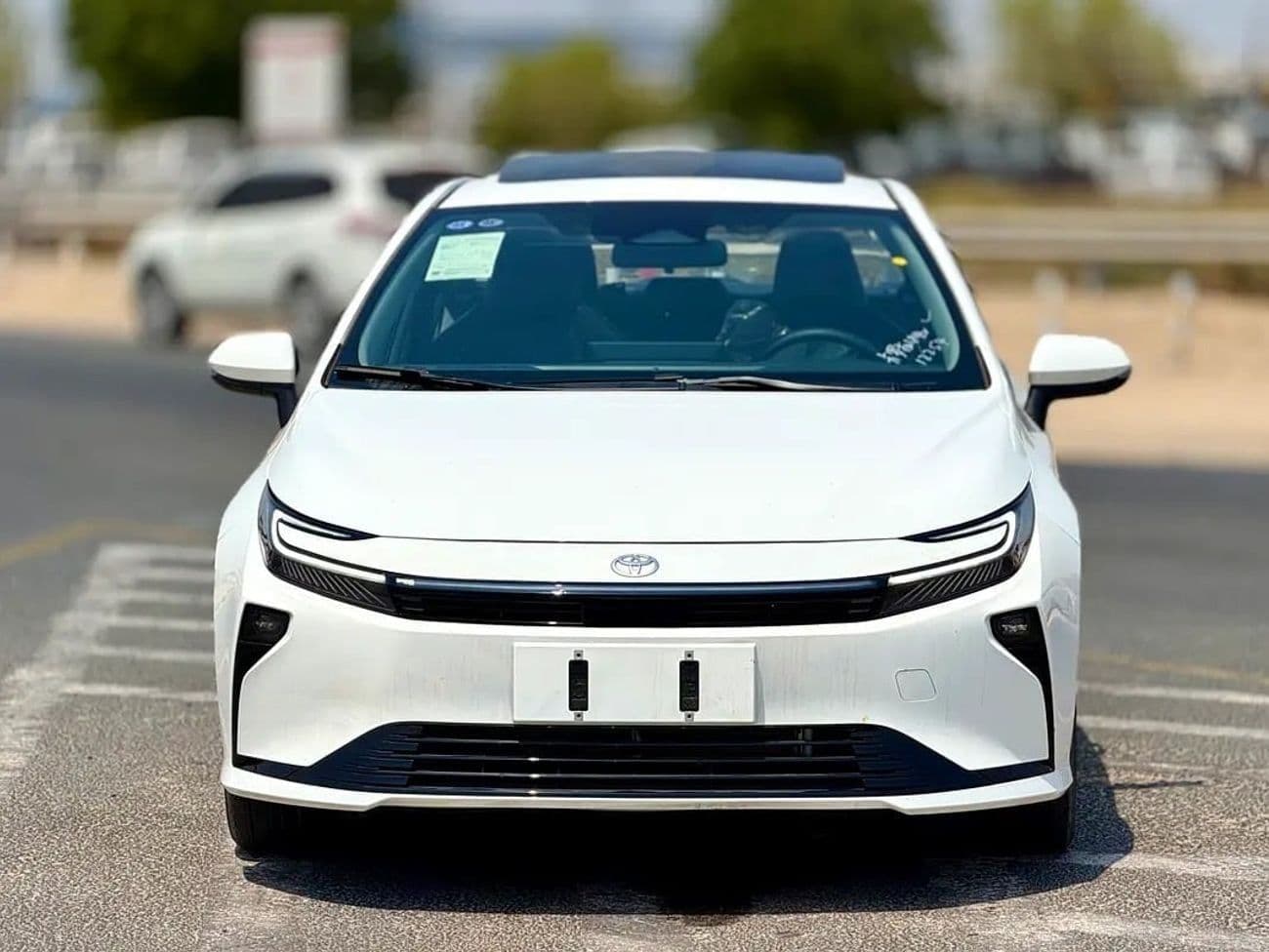 2026 Toyota Corolla XLI HEV thumbnail 3