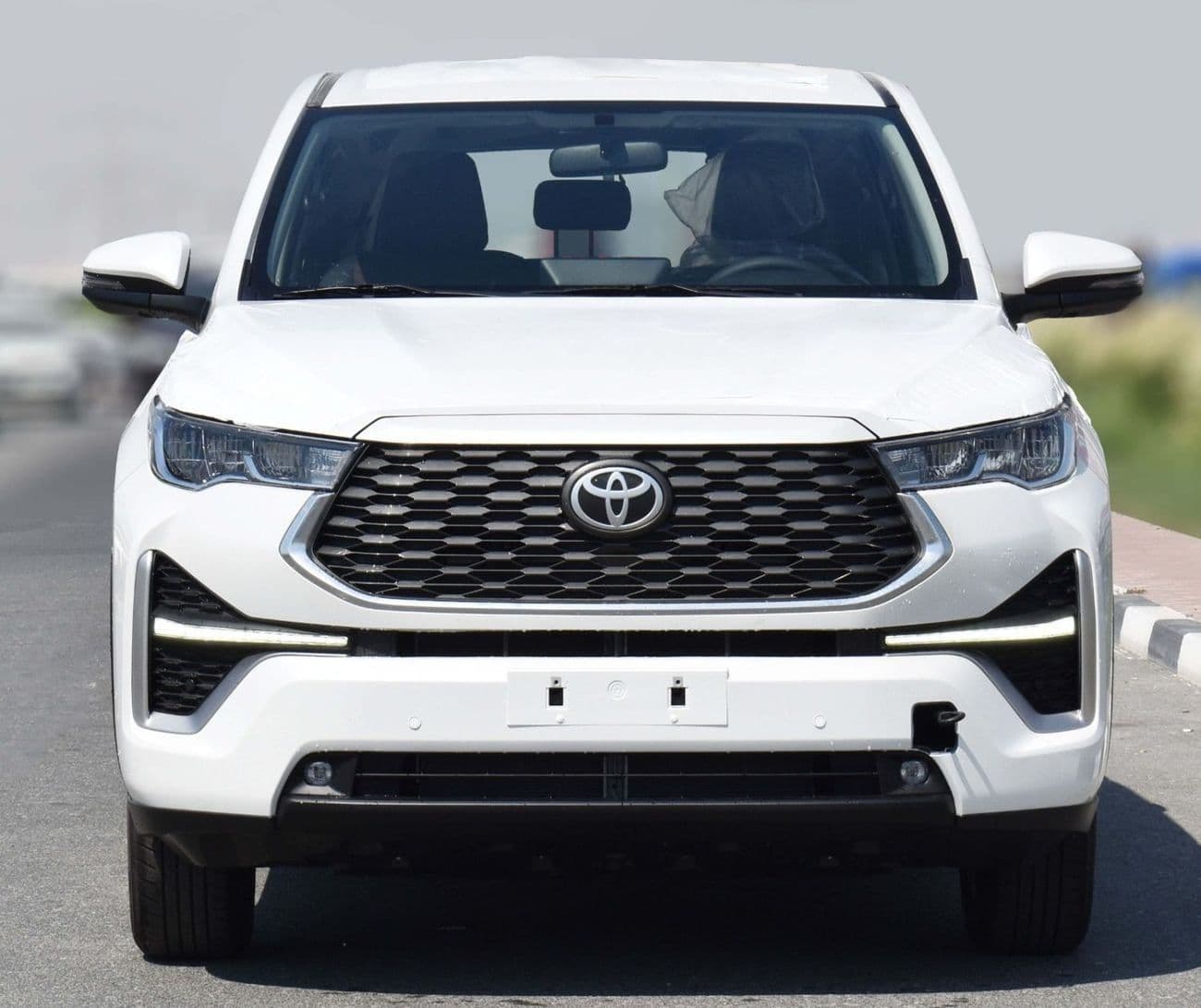 2025 Toyota Innova HEV thumbnail 2