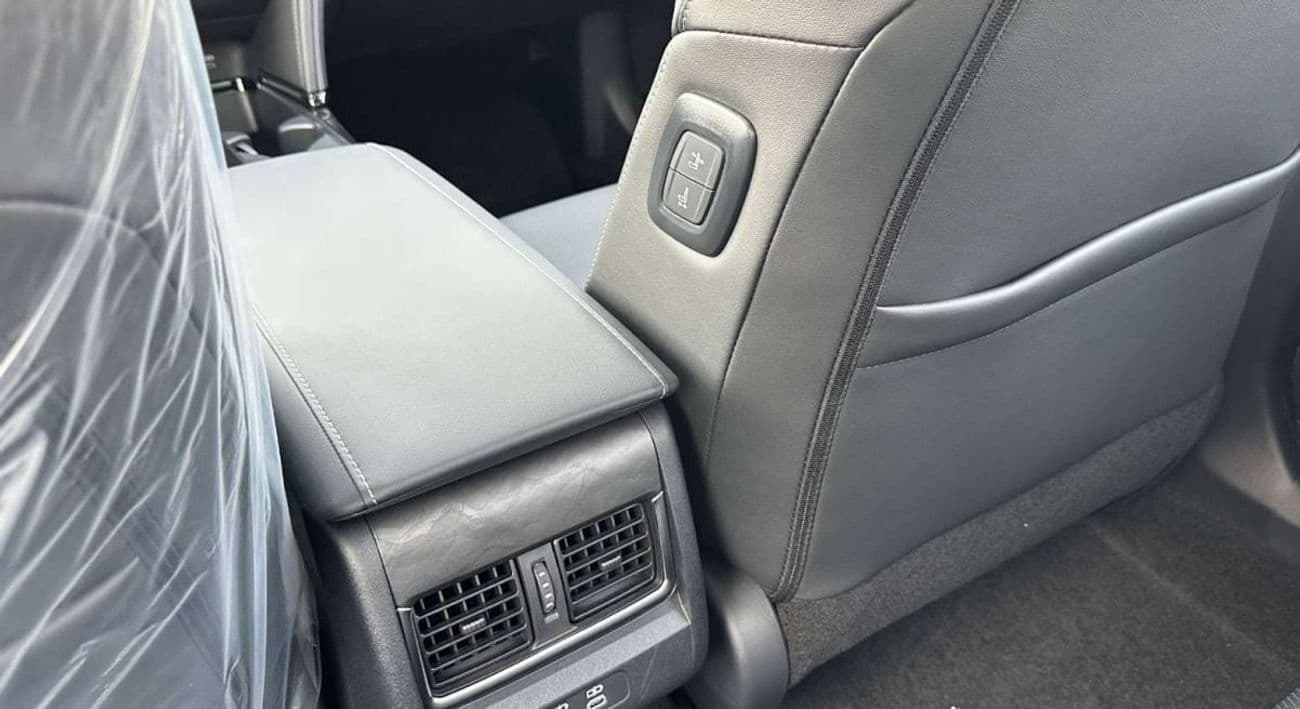 2026 Toyota Camry XLE HEV thumbnail 4