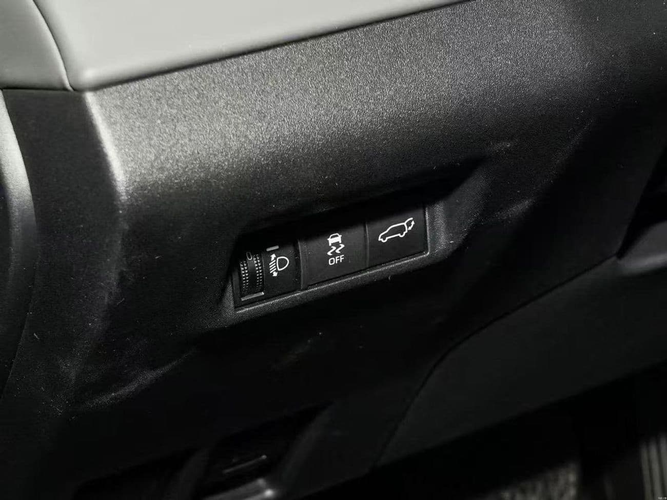 2026 Toyota RAV4 LE thumbnail 7