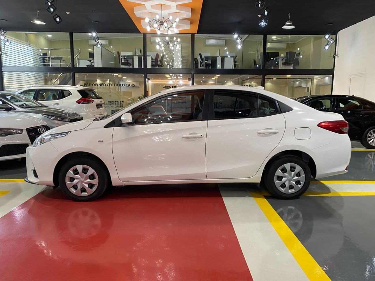 2022 Toyota Yaris E thumbnail 4