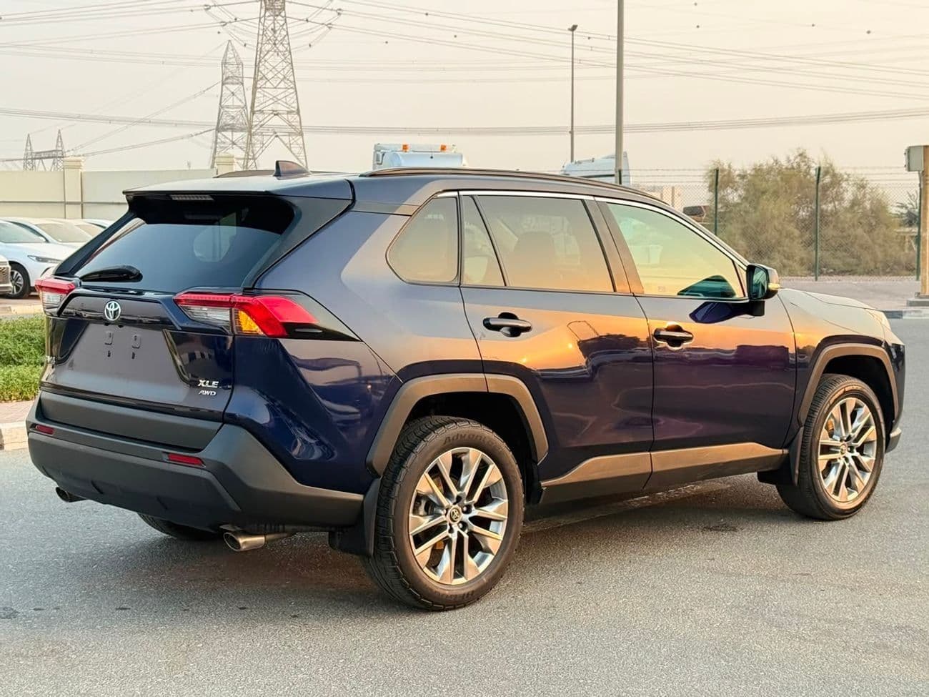 2020 Toyota RAV4 XLE thumbnail 4