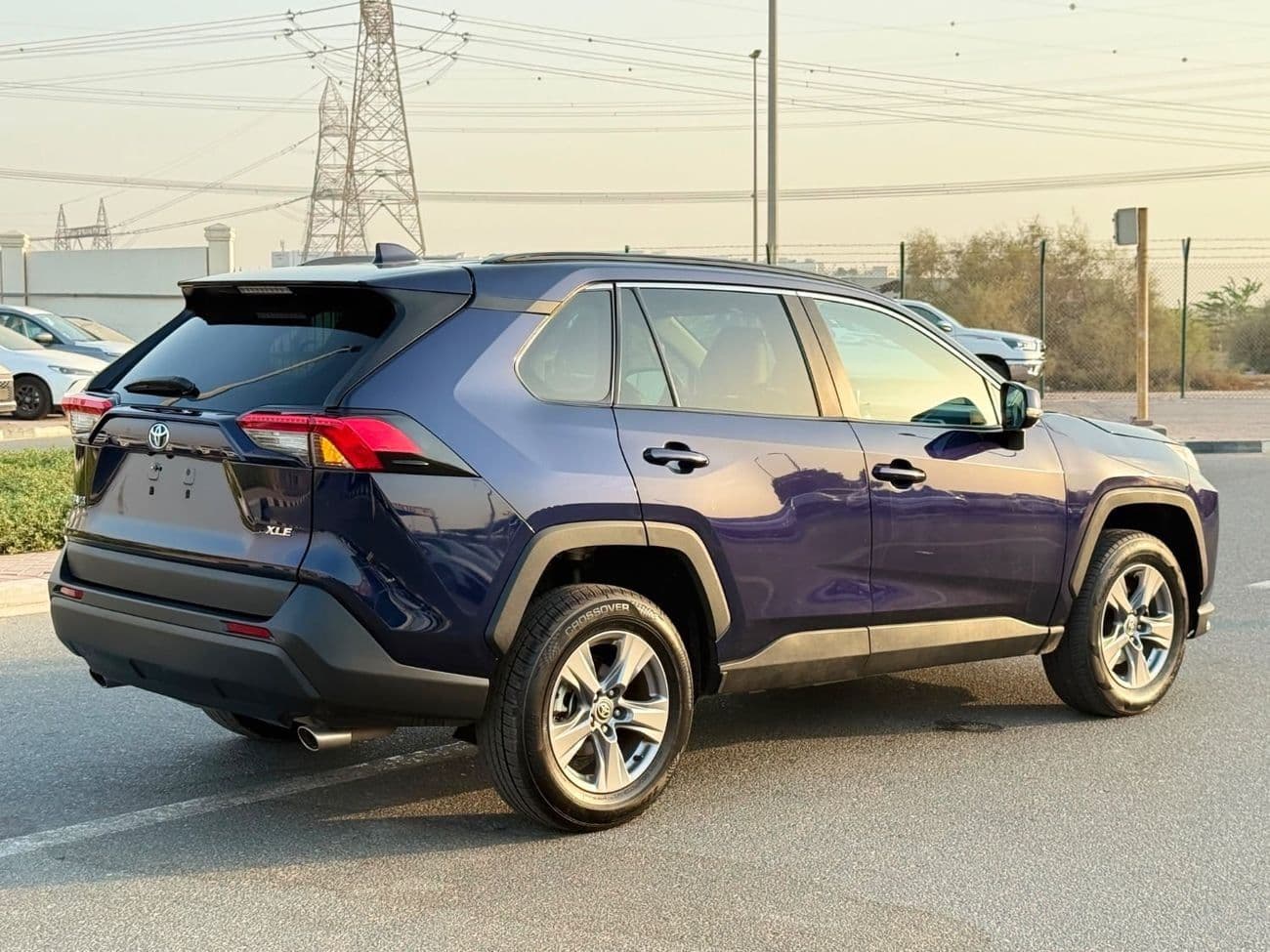 2024 Toyota RAV4 XLE thumbnail 3
