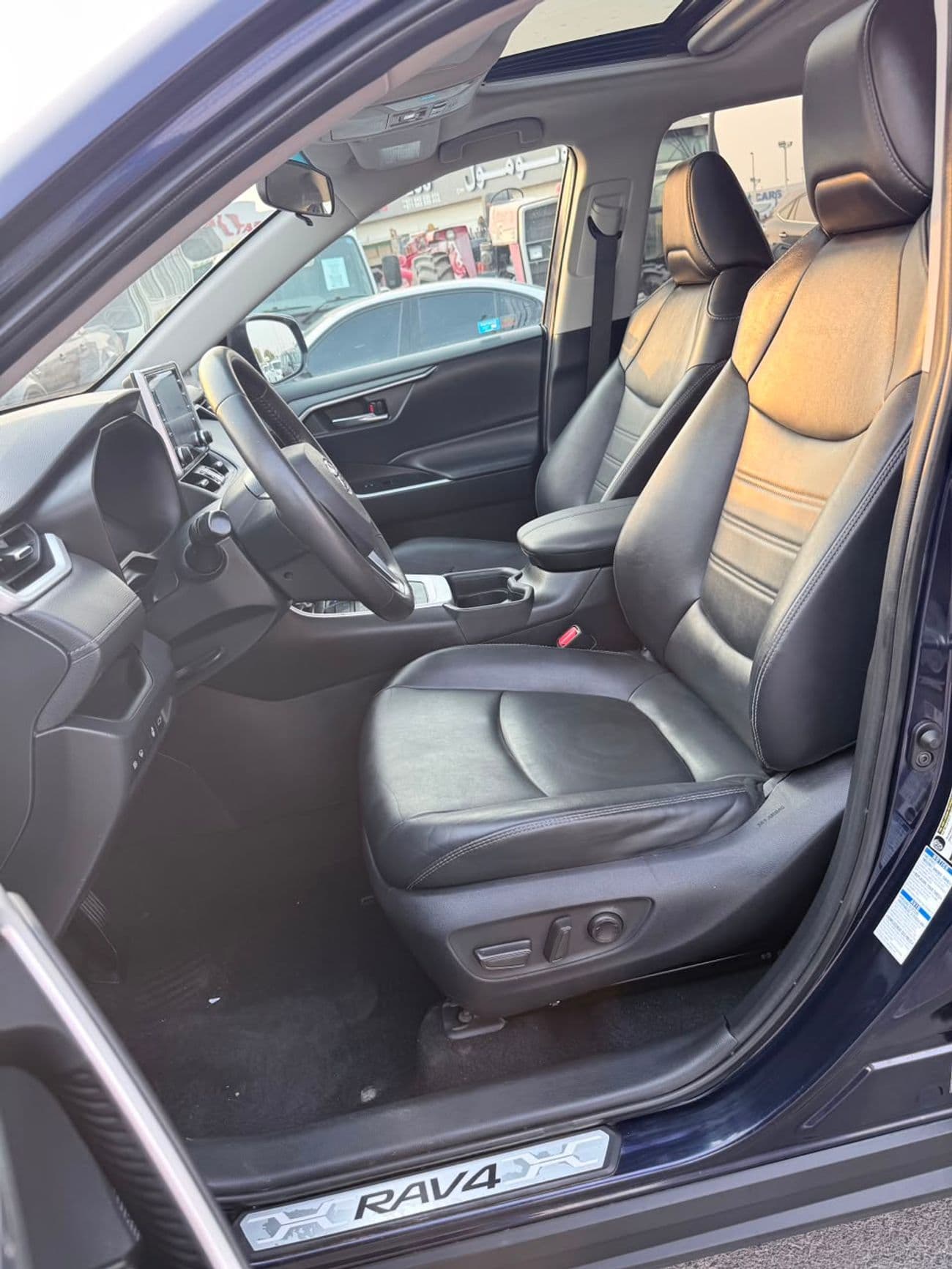 2020 Toyota RAV4 XLE thumbnail 6