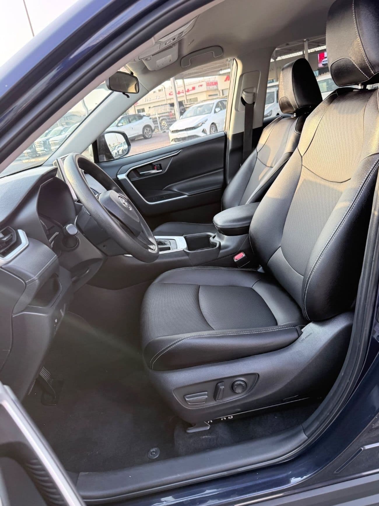 2024 Toyota RAV4 XLE thumbnail 6