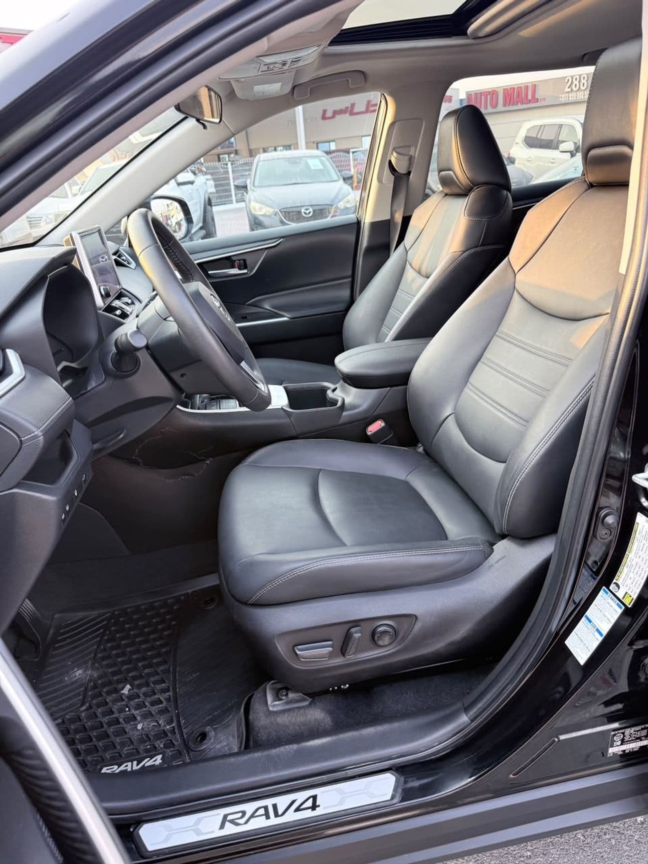 2023 Toyota RAV4 XLE thumbnail 6