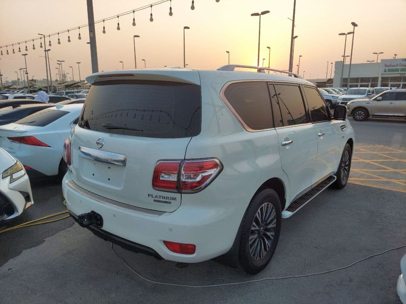 2016 Nissan Patrol LE PLATINUM thumbnail 4