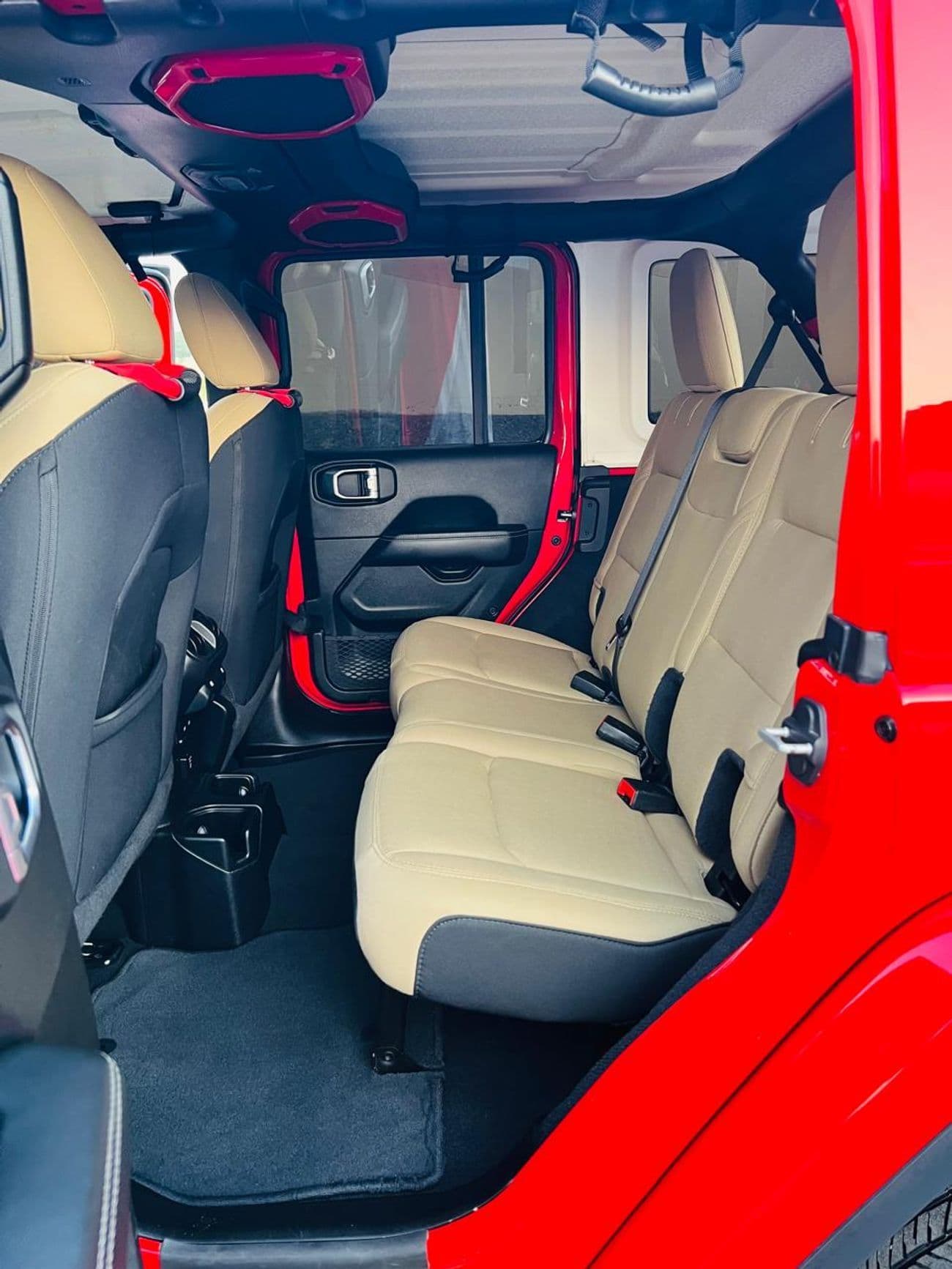 2021 Jeep Wrangler SAHARA thumbnail 2