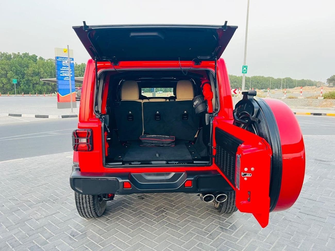 2021 Jeep Wrangler SAHARA thumbnail 4