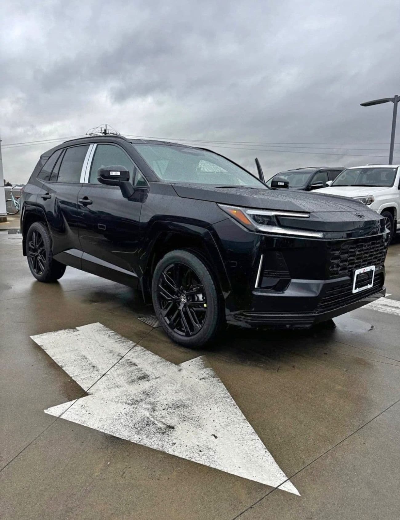 2026 Toyota RAV4 XSE HEV thumbnail 3