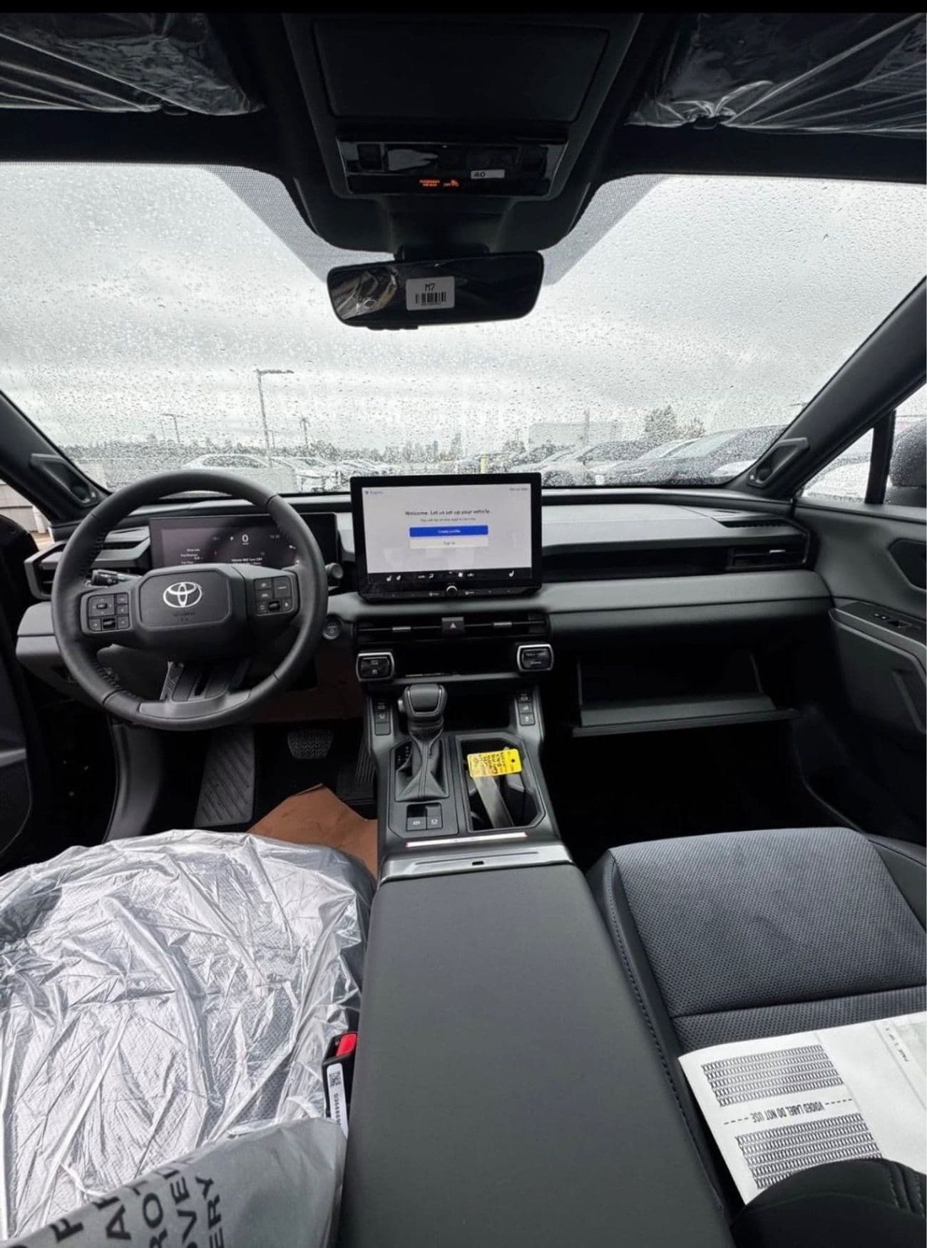 2026 Toyota RAV4 XSE HEV thumbnail 4