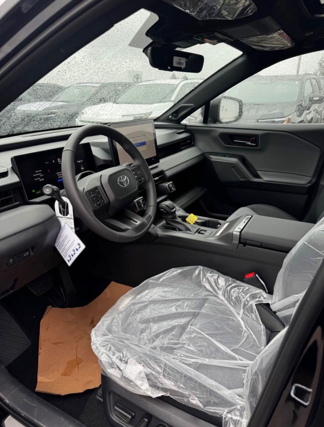 2026 Toyota RAV4 XSE HEV thumbnail 5