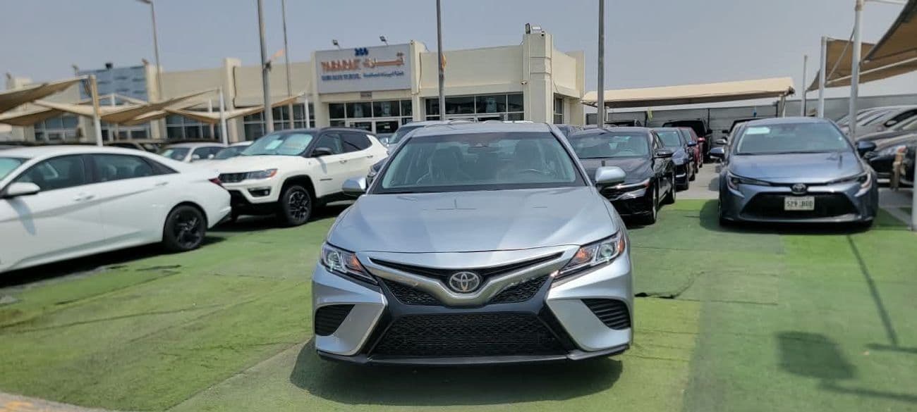 2018 Toyota Camry SE thumbnail 2