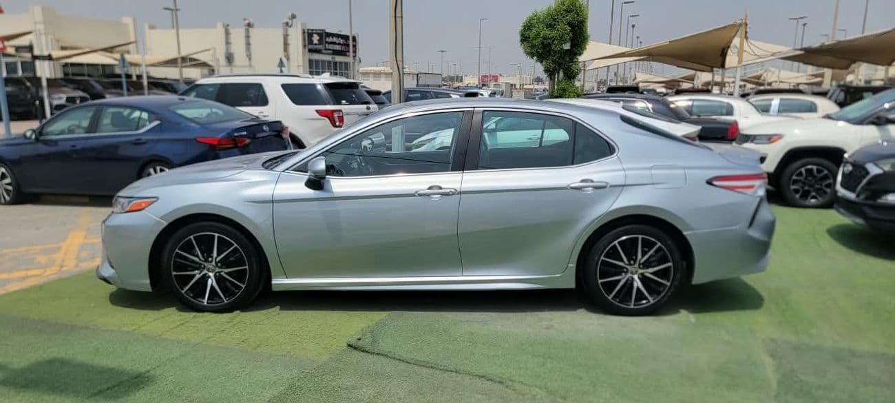 2018 Toyota Camry SE thumbnail 6
