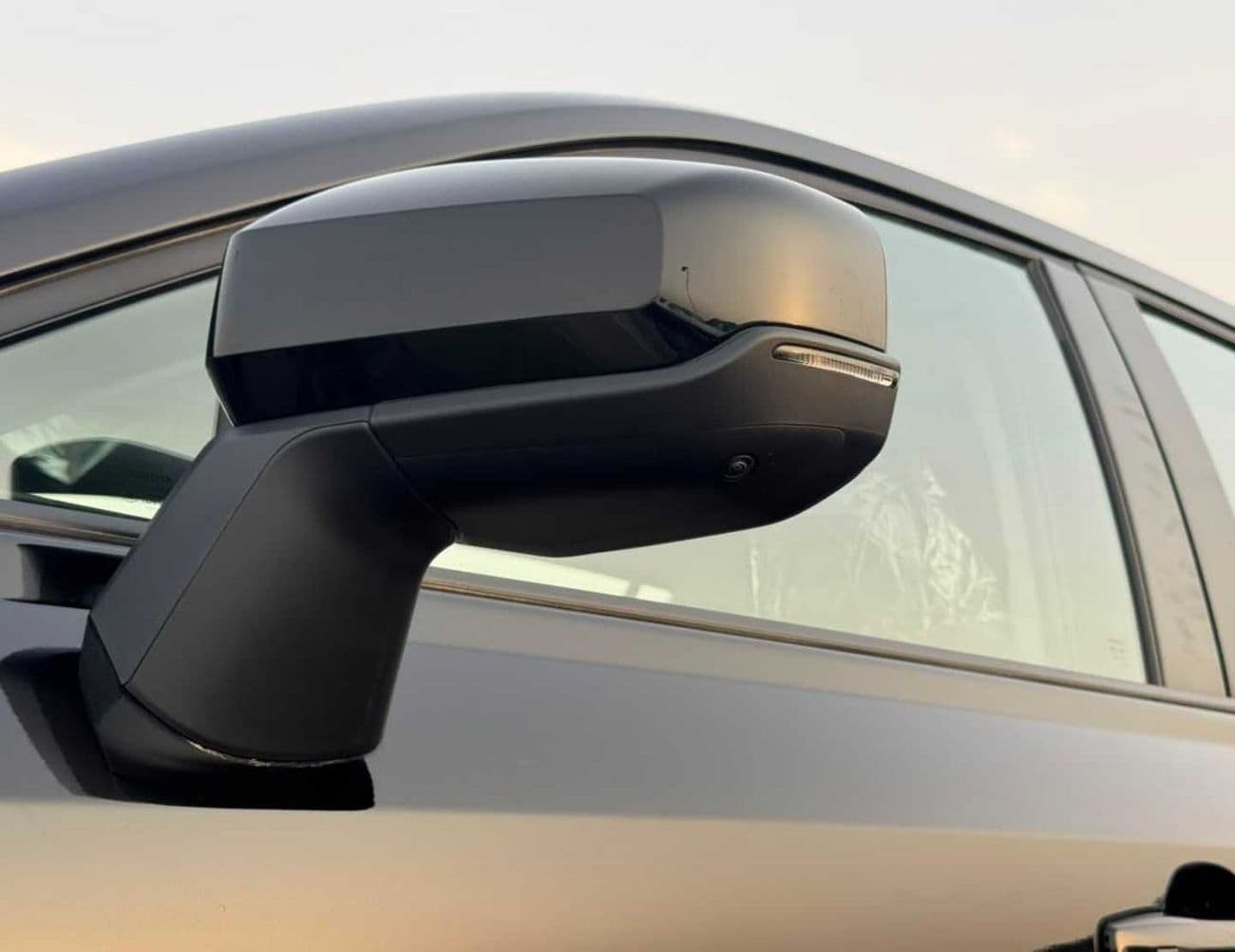 2026 Toyota RAV4 LUXURY HEV thumbnail 7