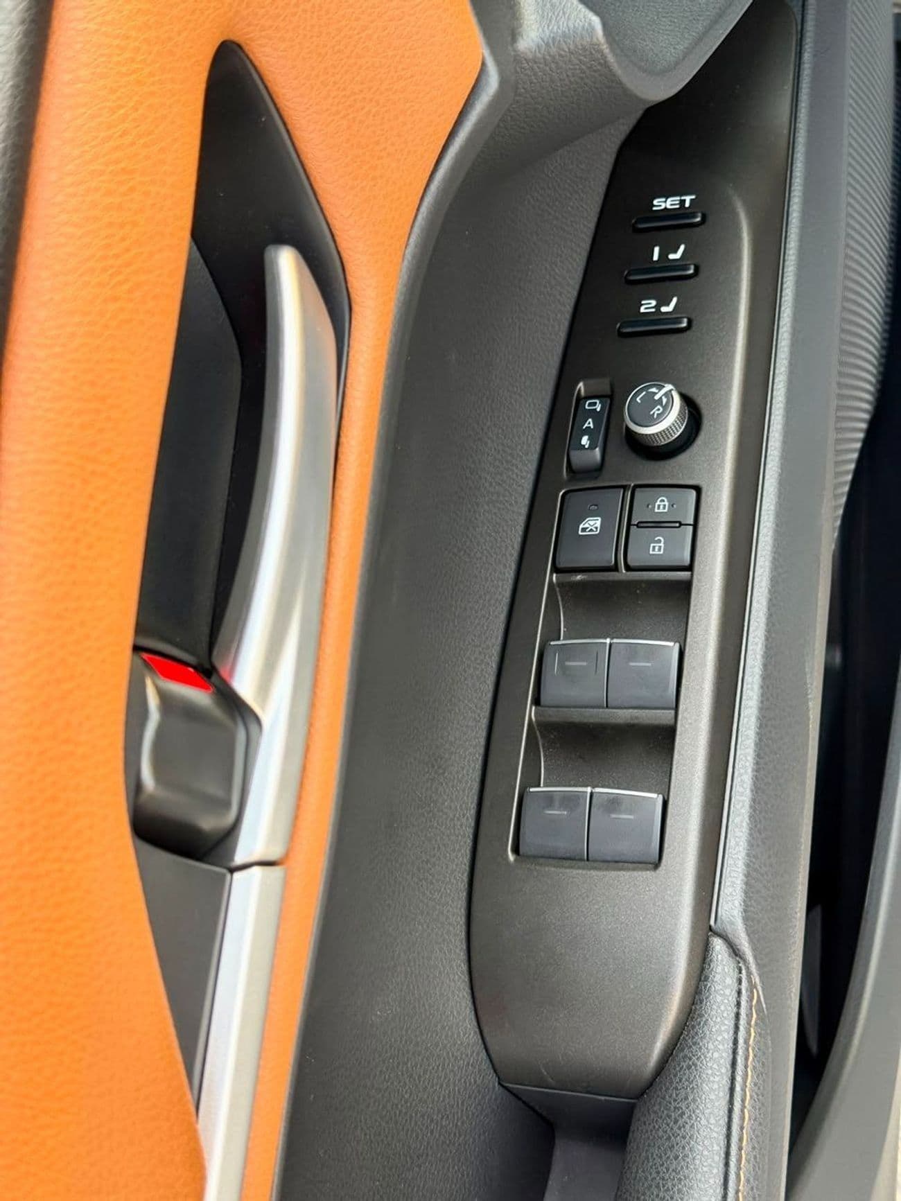 2026 Toyota Camry LIMITED HEV thumbnail 8