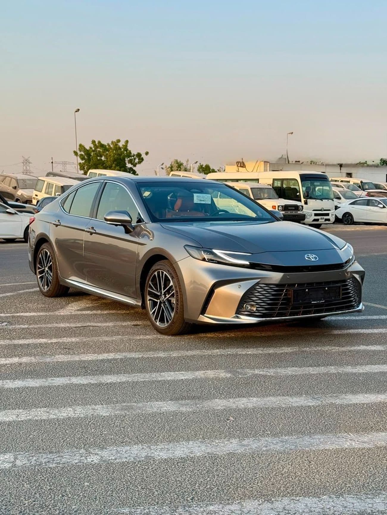 2026 Toyota Camry LIMITED HEV thumbnail 2