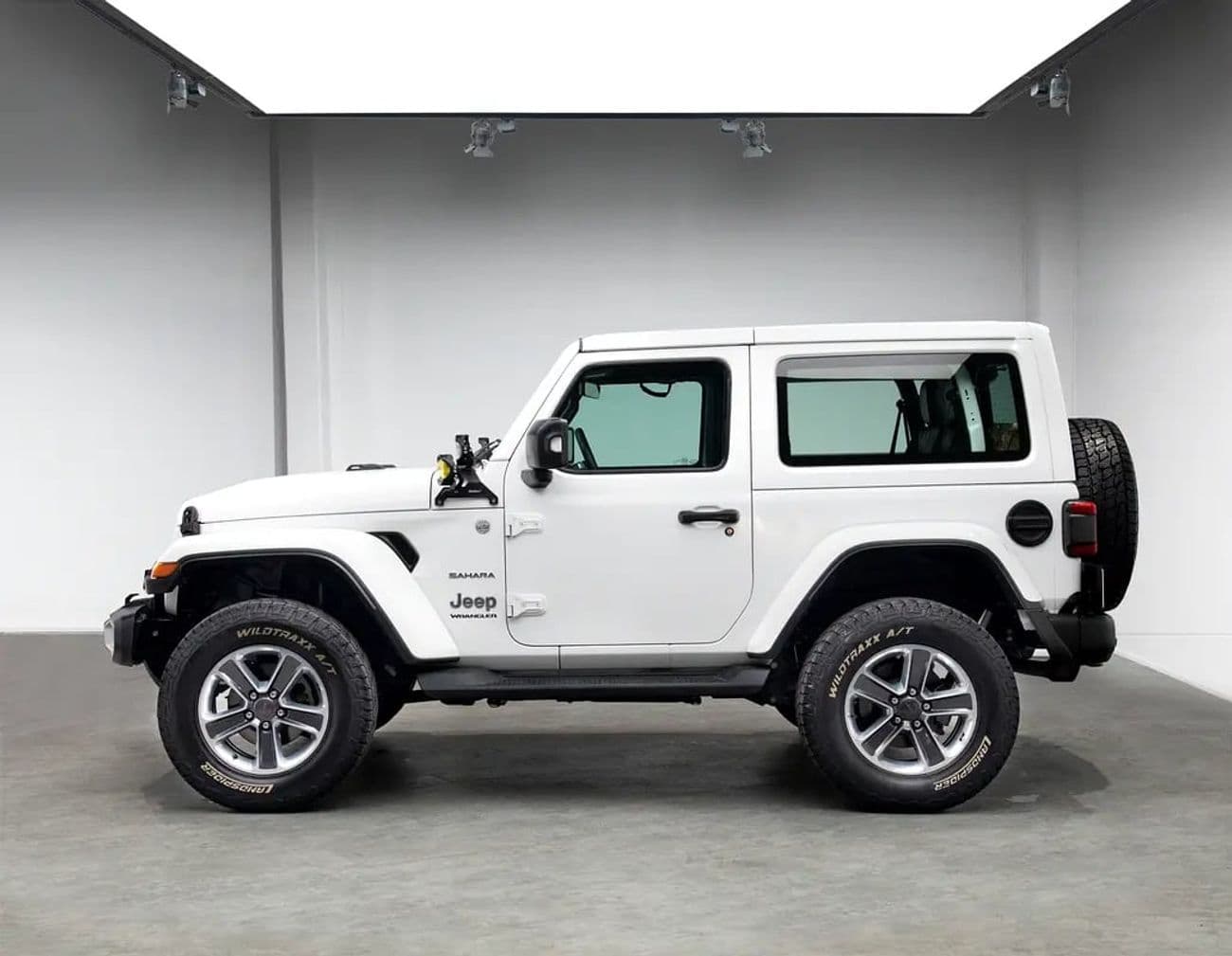2019 Jeep Wrangler SAHARA thumbnail 2