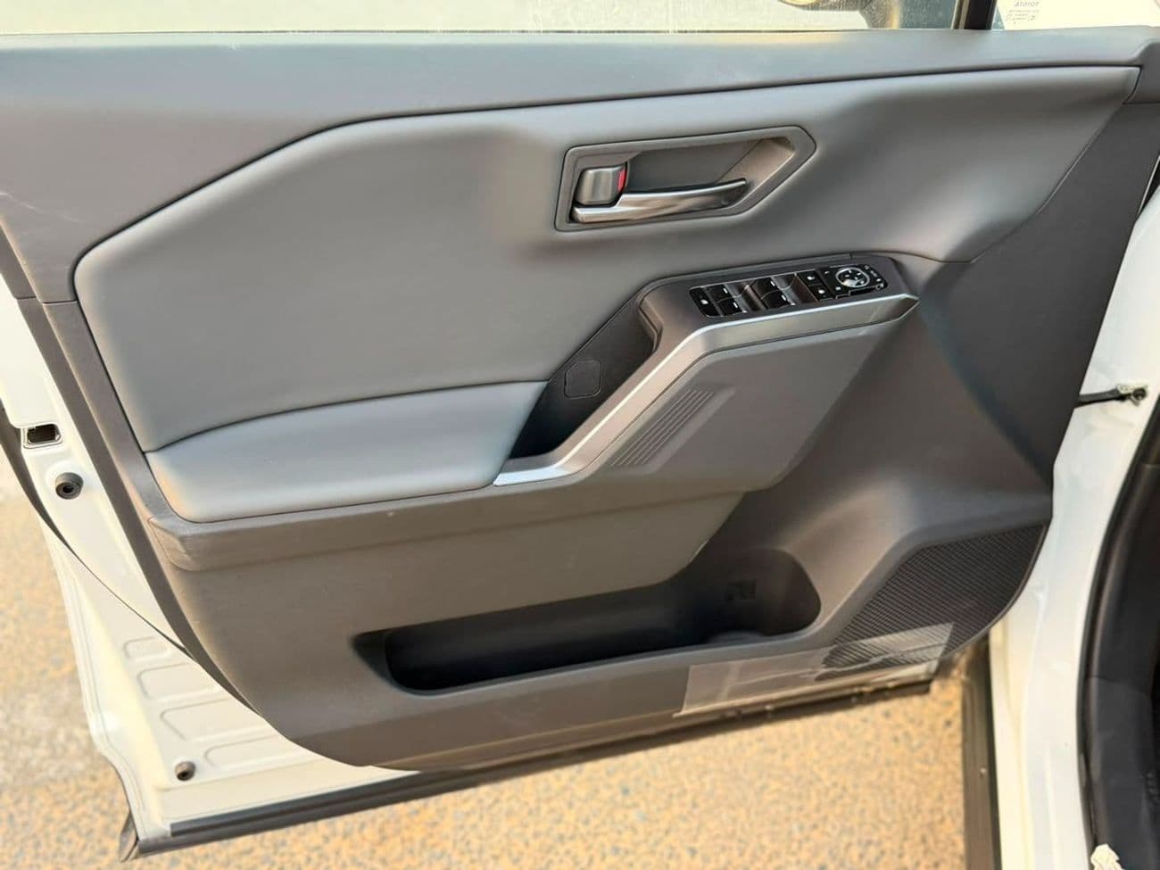 2026 Toyota RAV4 XSE HEV thumbnail 5