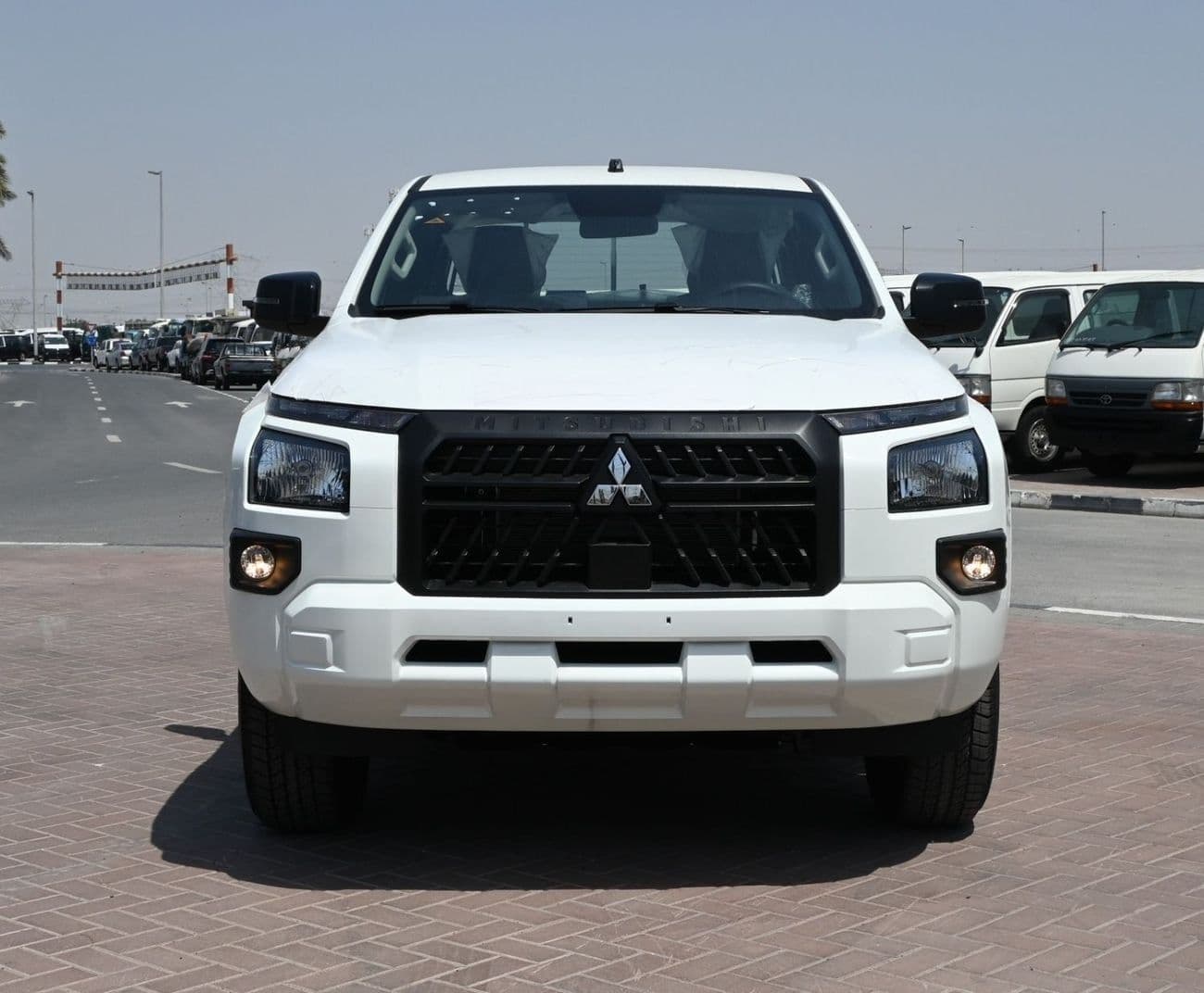 2024 Mitsubishi L200 GLX thumbnail 3