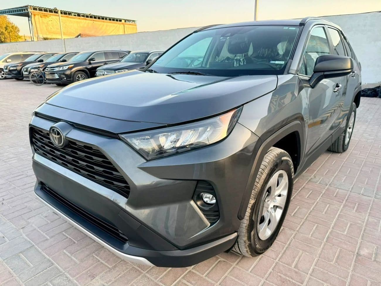 2021 Toyota RAV4 LE thumbnail 3