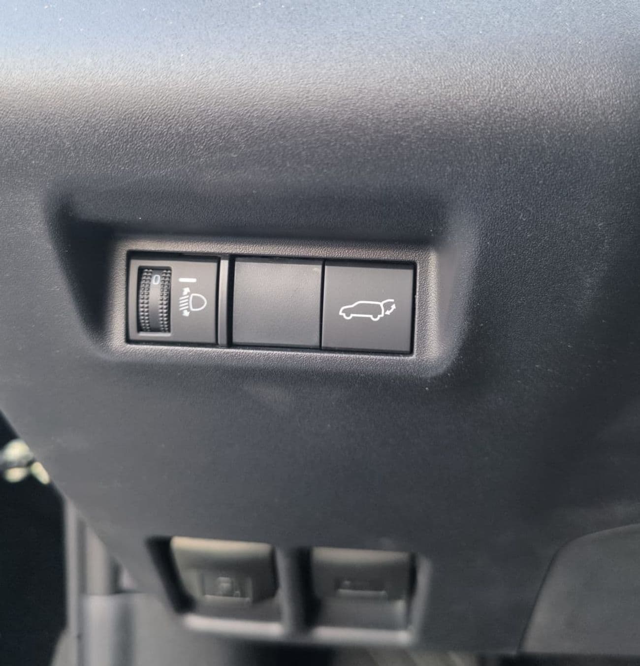 2026 Toyota RAV4 4WD Luxury thumbnail 8