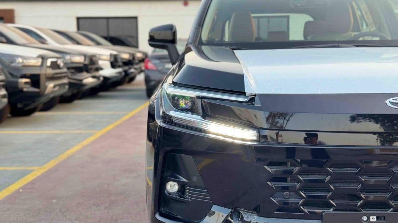 2026 Toyota RAV4 XLE thumbnail 7