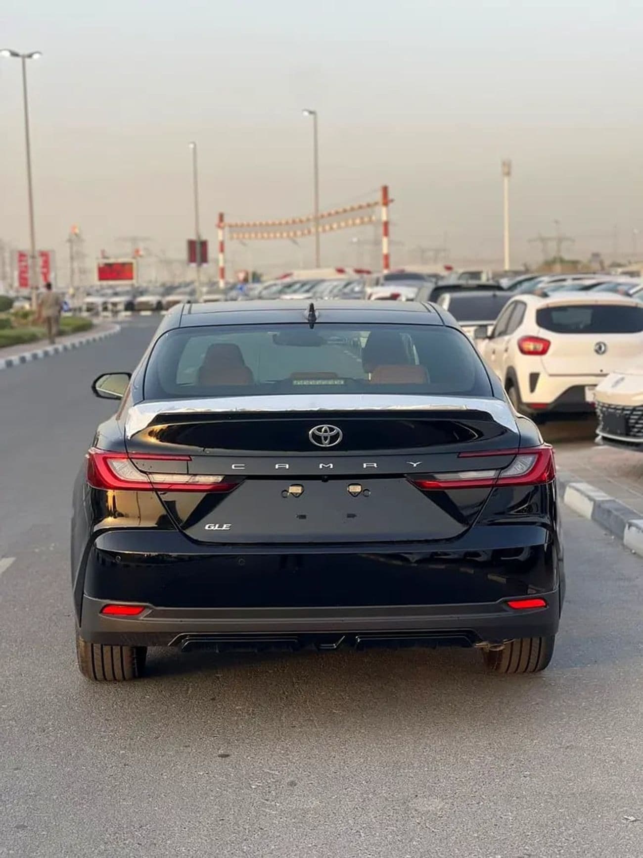 2026 Toyota Camry GLE thumbnail 4
