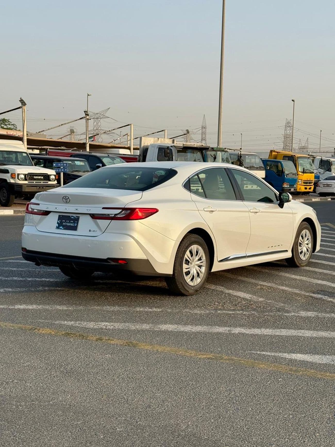 2026 Toyota Camry GLE HEV thumbnail 5