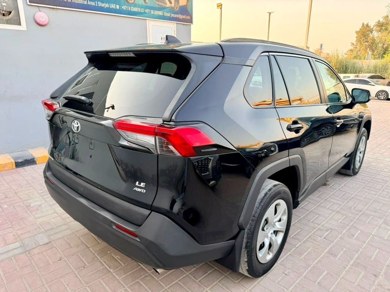 2020 Toyota RAV4 LE thumbnail 5