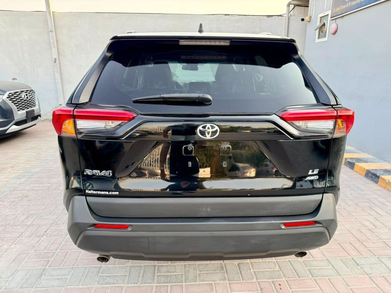 2020 Toyota RAV4 LE thumbnail 6