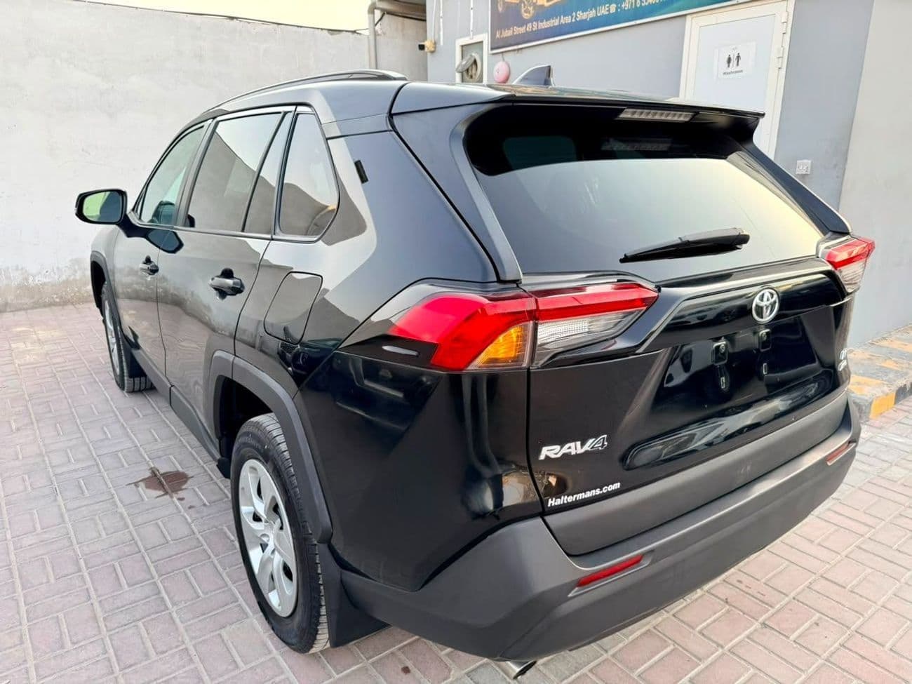 2020 Toyota RAV4 LE thumbnail 7