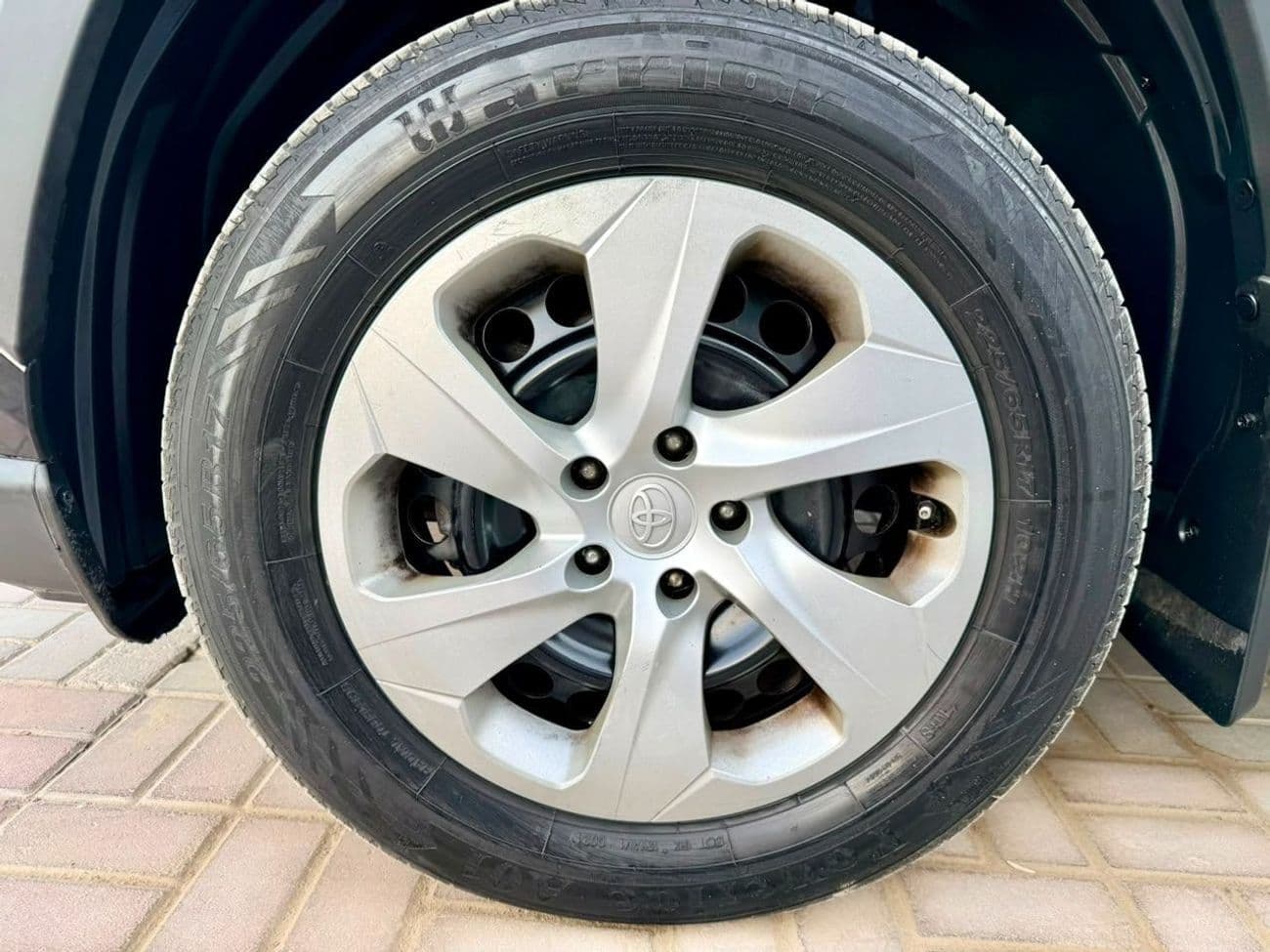 2020 Toyota RAV4 LE thumbnail 8