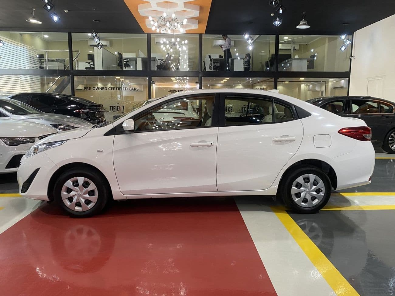 2021 Toyota Yaris E thumbnail 4