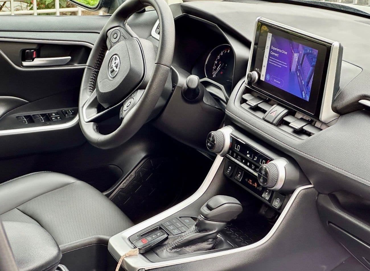 2024 Toyota RAV4 XLE thumbnail 7