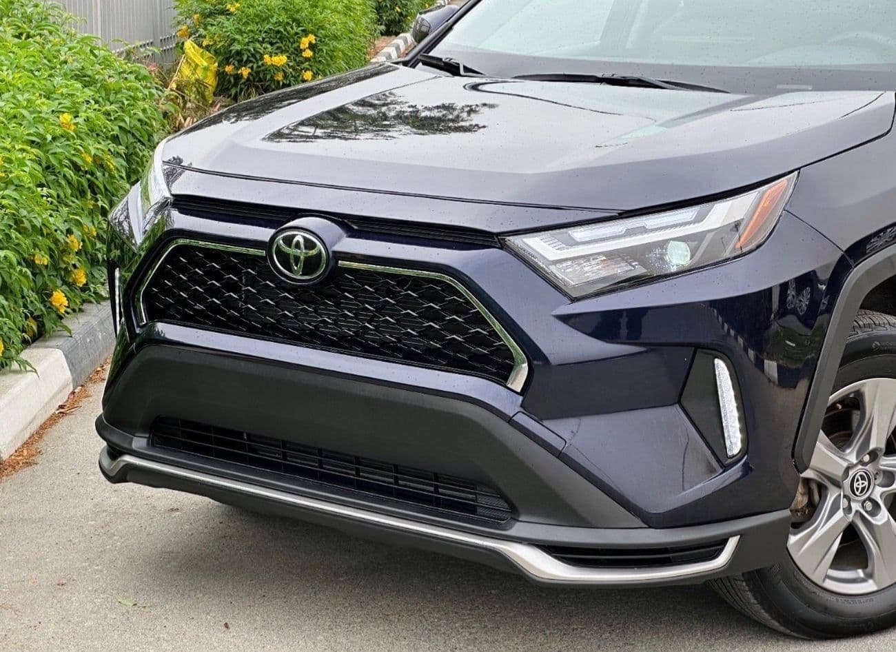 2024 Toyota RAV4 XLE thumbnail 4