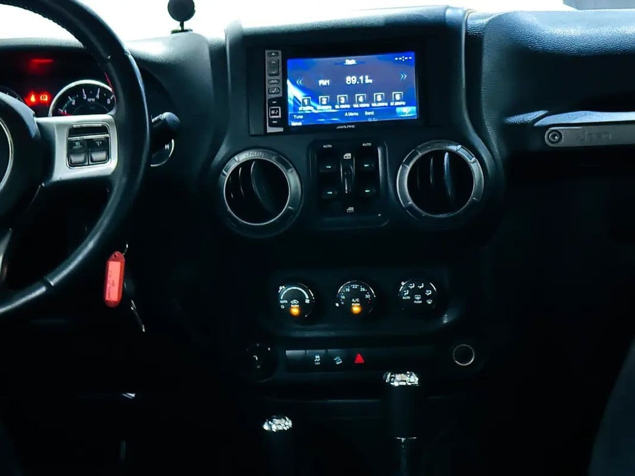 2018 Jeep Wrangler SAHARA thumbnail 7