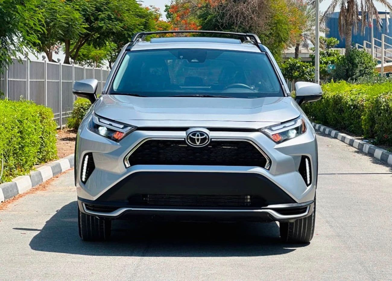 2025 Toyota RAV4 XLE thumbnail 3