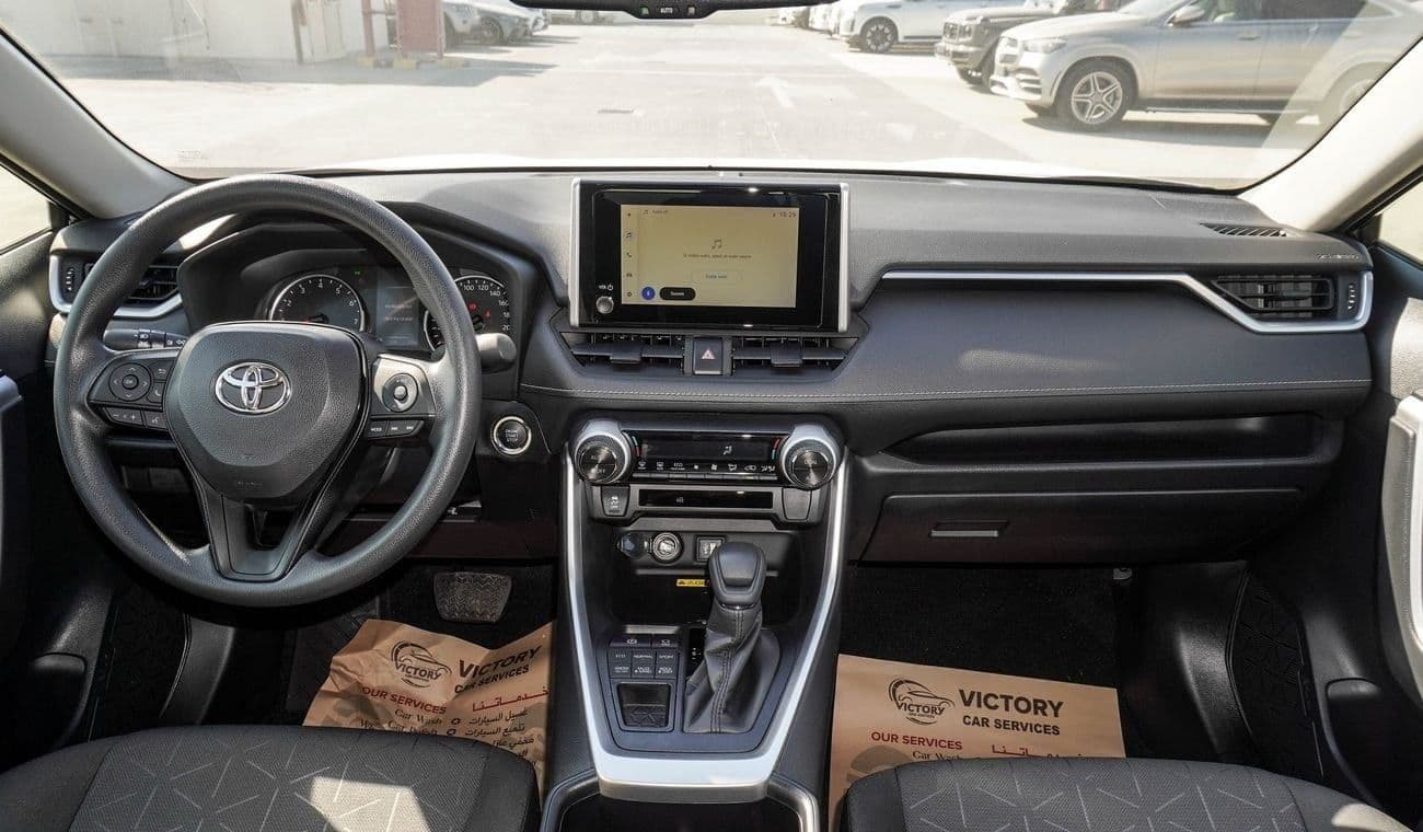 2023 Toyota RAV4 XLE HEV thumbnail 5