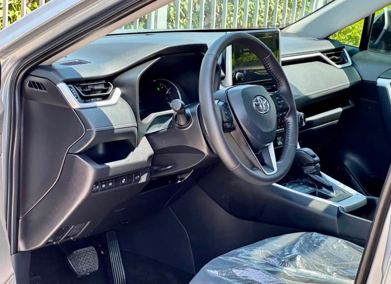 2025 Toyota RAV4 XLE thumbnail 5