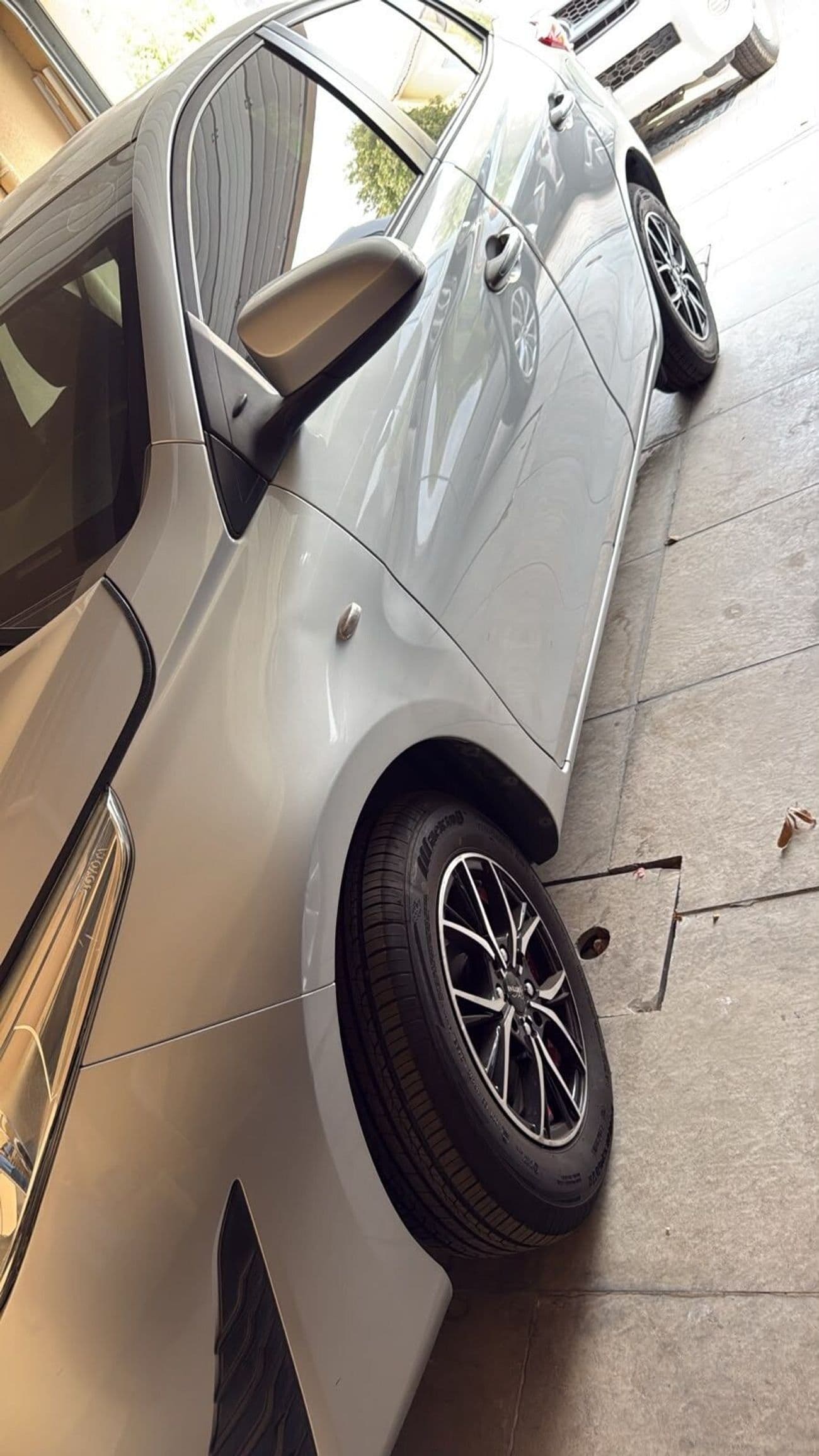 2020 Toyota Yaris thumbnail 6
