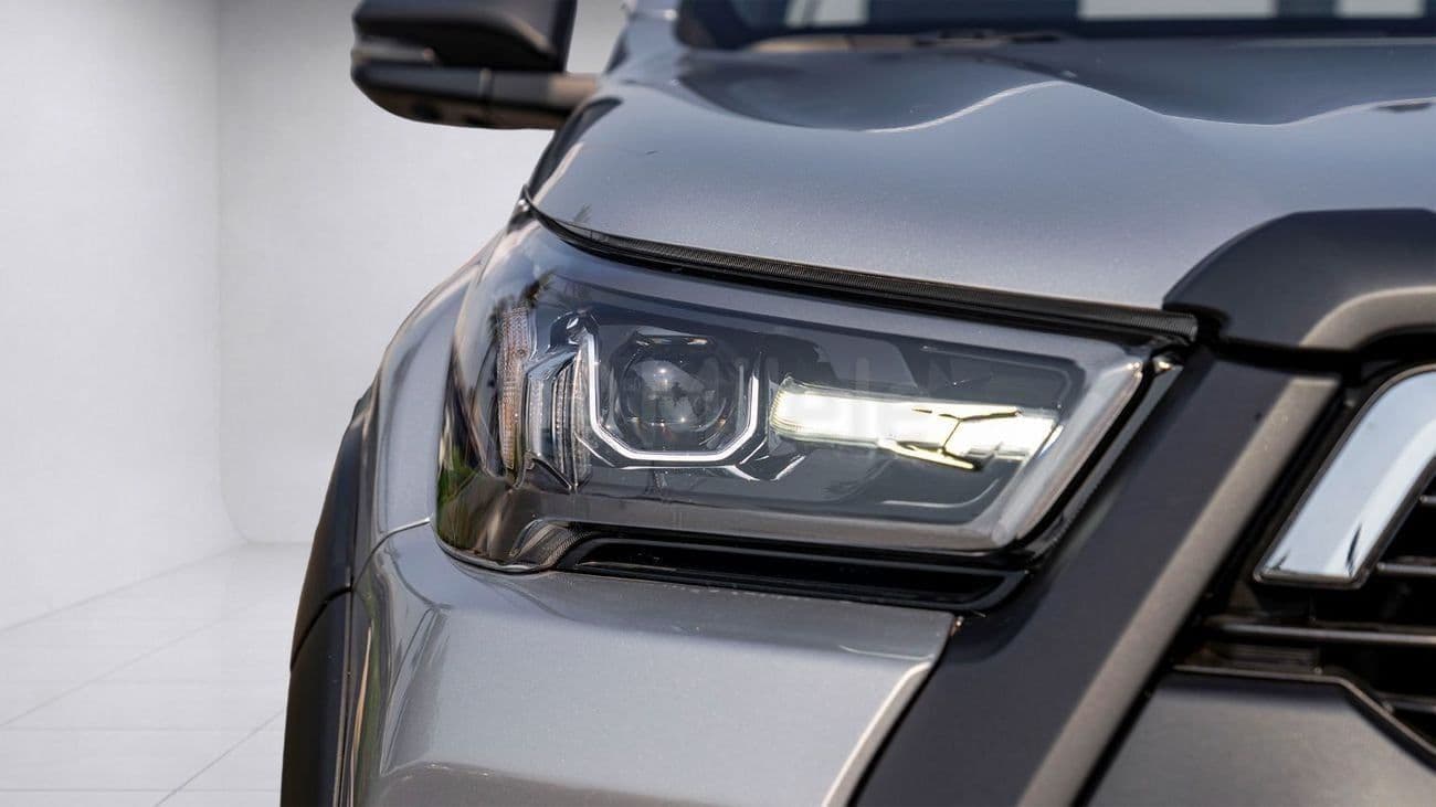 2026 Toyota Hilux thumbnail 3
