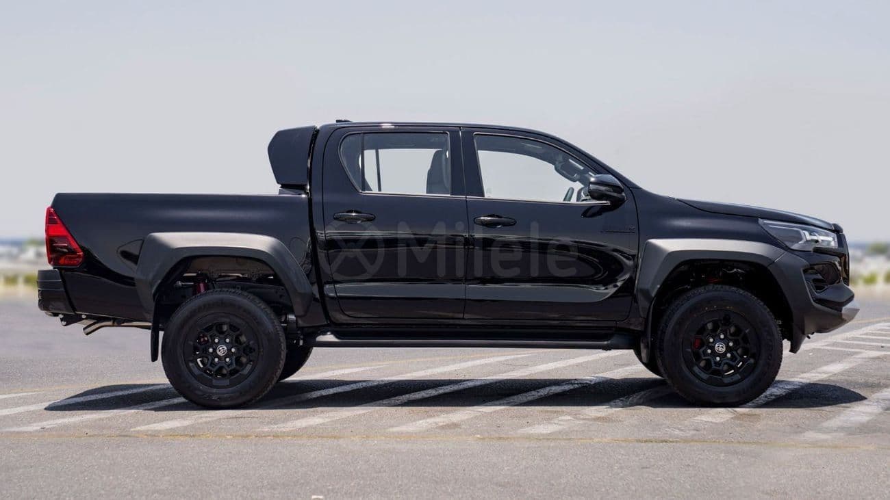 2025 Toyota Hilux GR SPORT thumbnail 6