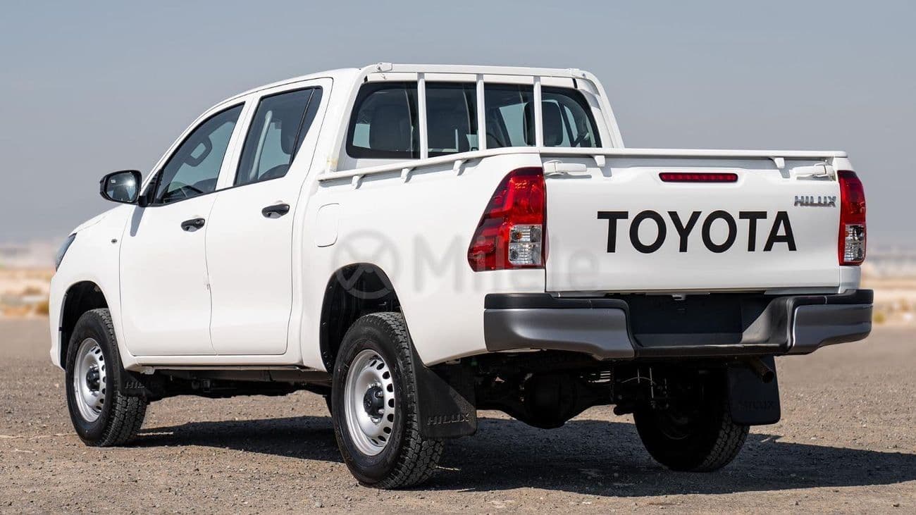 2025 Toyota Hilux thumbnail 6