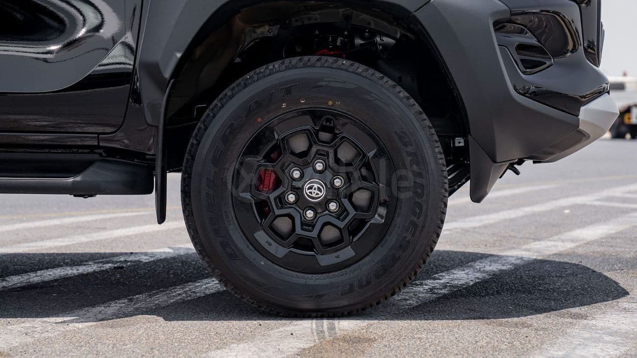 2025 Toyota Hilux GR SPORT thumbnail 5