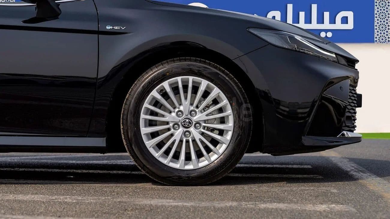 2025 Toyota Camry LE thumbnail 4