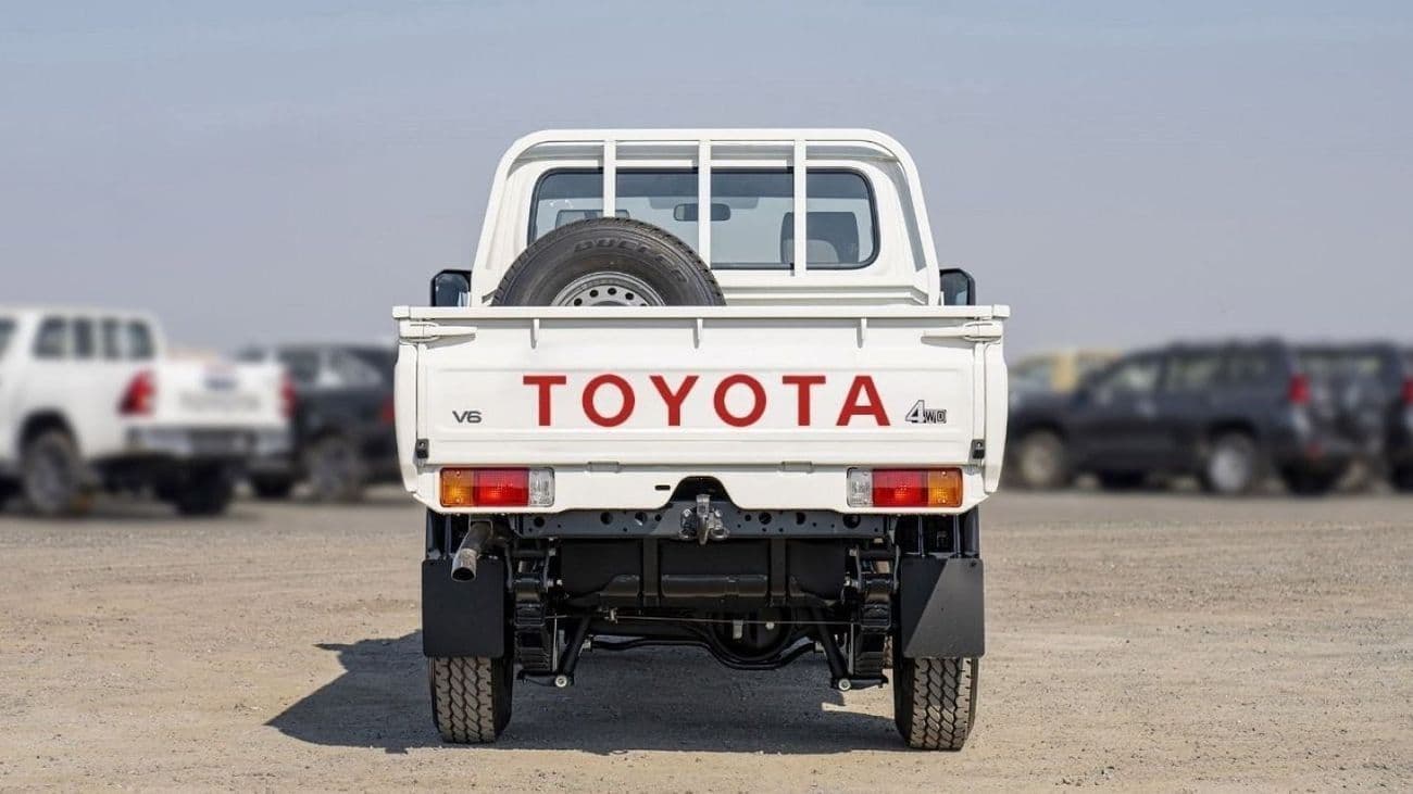 2025 Toyota Land Cruiser Pick Up thumbnail 3