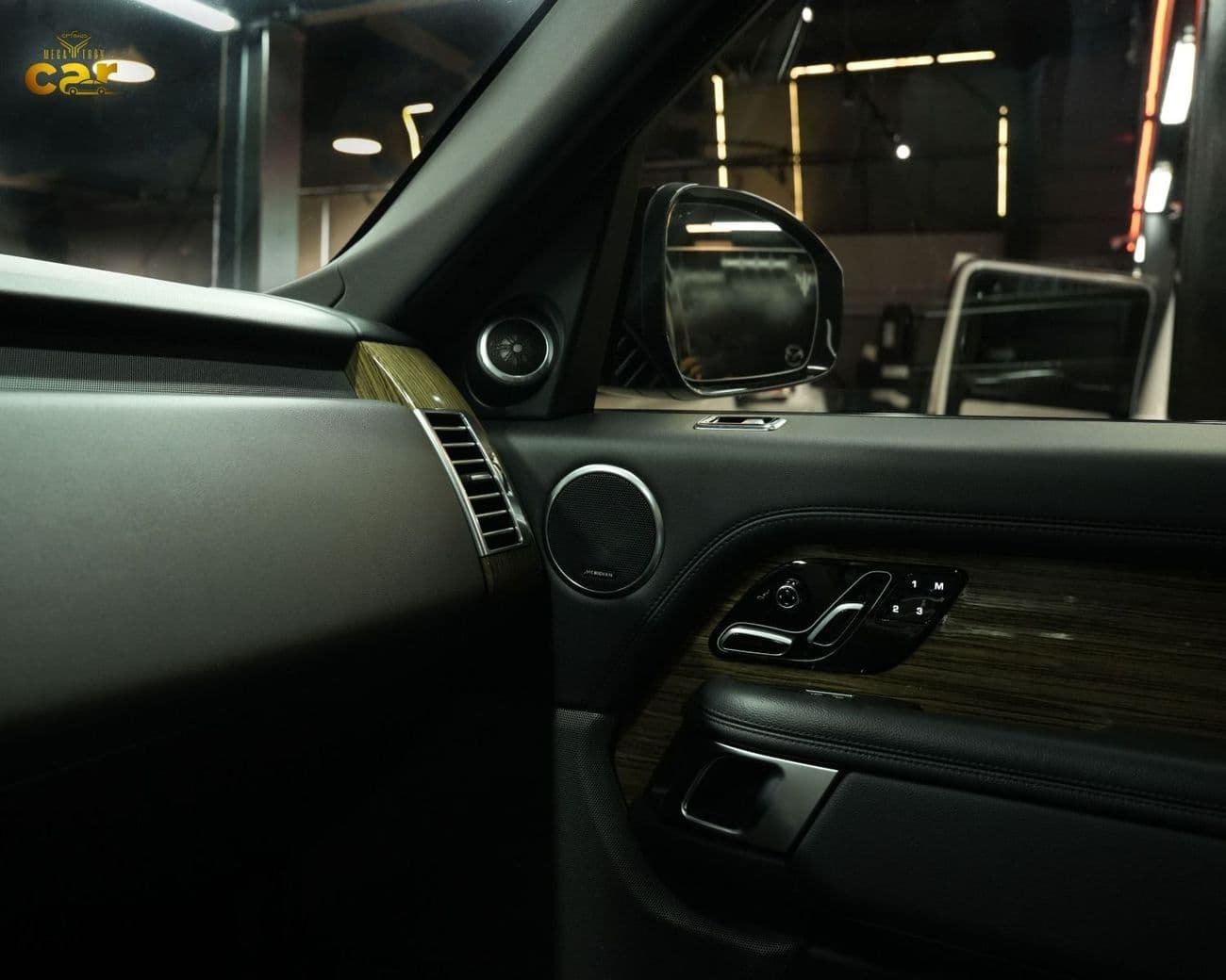 2019 Land Rover Range Rover VOGUE thumbnail 3