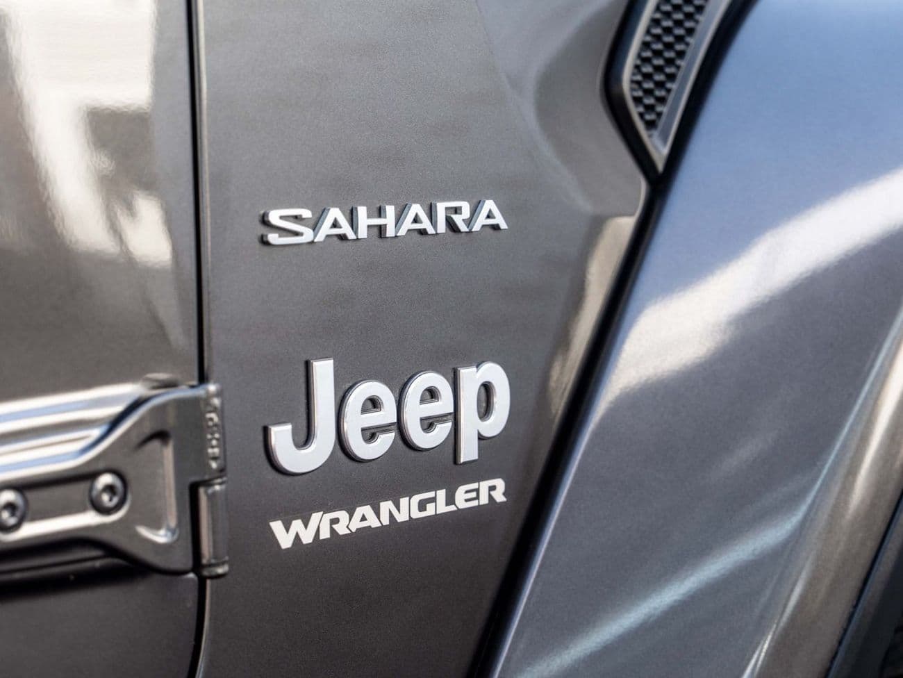 2020 Jeep Wrangler SAHARA thumbnail 4