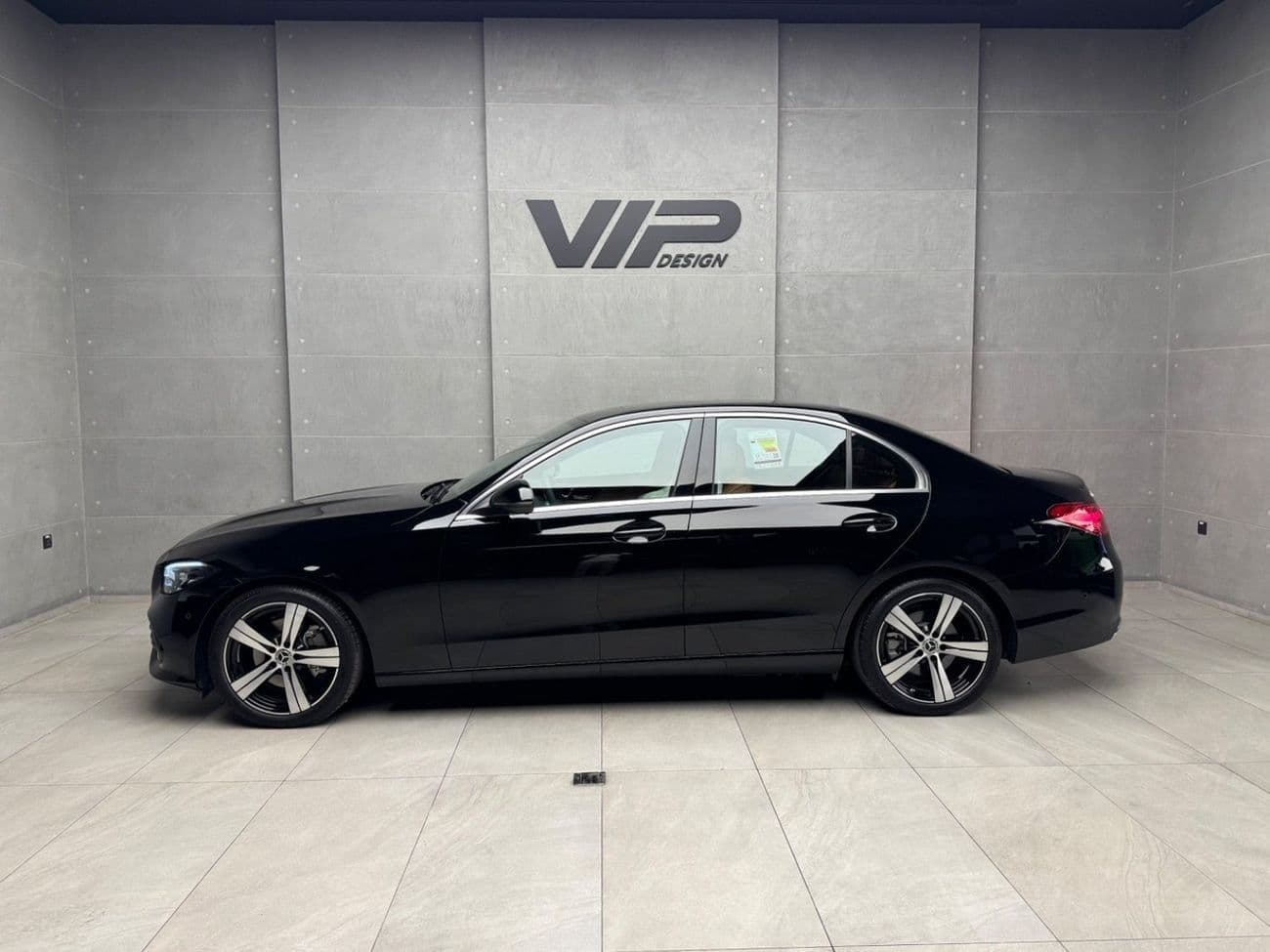 2025 Mercedes Benz C200 STANDARD thumbnail 2